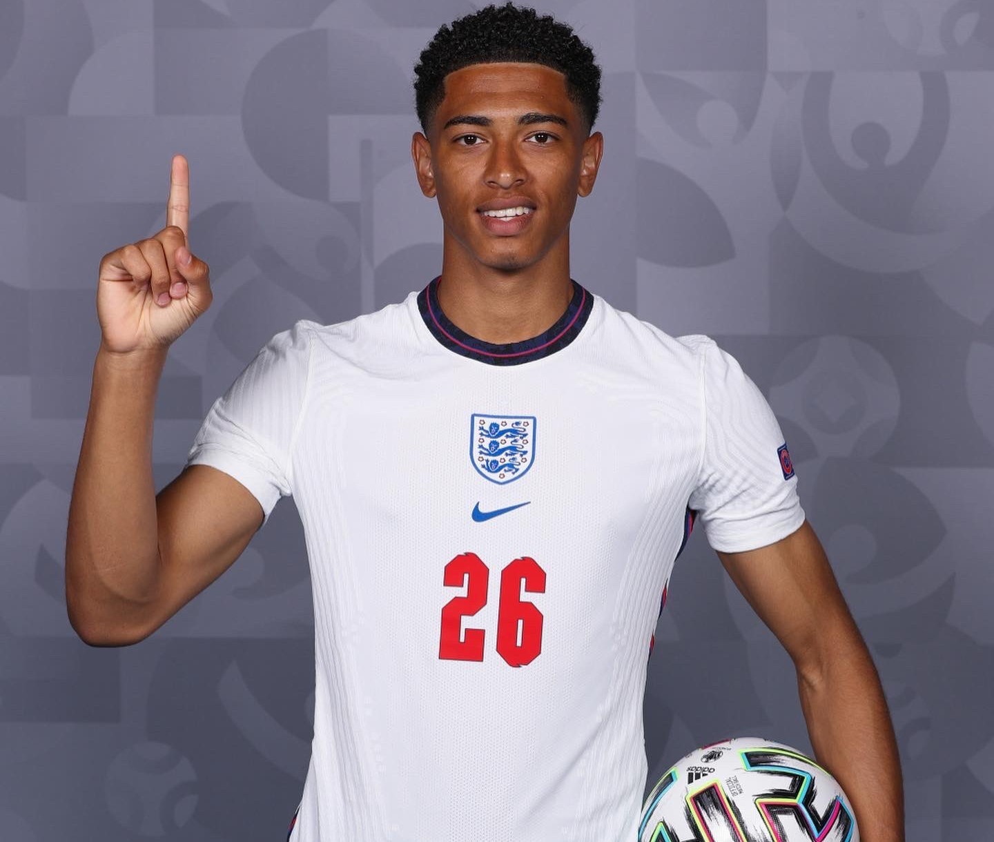 记者：职业联赛颁奖礼时隔6年恢复，拟于12月12日在上海举行