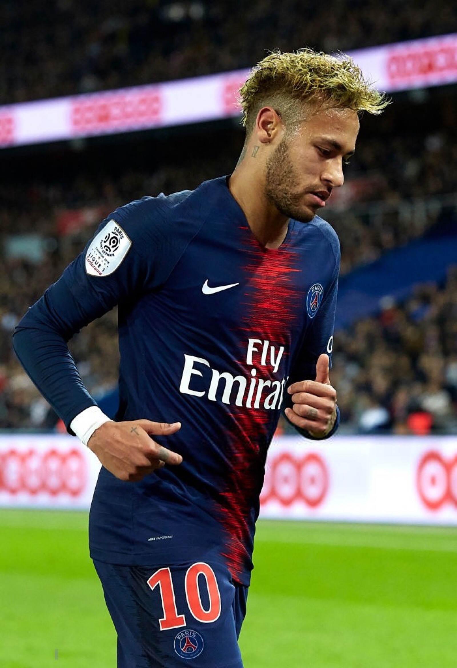 迈阿密夺冠之夜，梅西好兄弟被冷落：决赛无缘出场！赛后委屈落泪