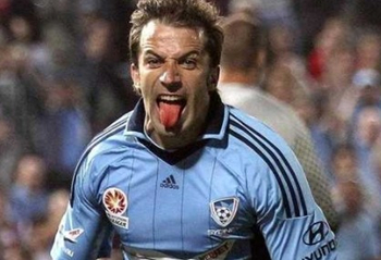 记者：拜仁即将签下17岁的厄瓜多尔中卫奥拉亚