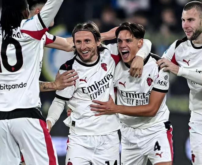 梅西：斯卡洛尼能将心比心！他激活了很多阿根廷新秀！