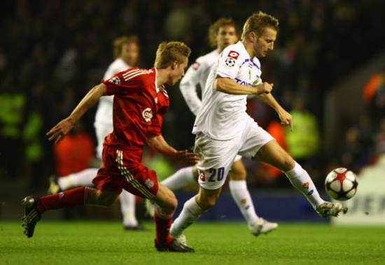 RMC：如果于帕决定不和拜仁续约，巴黎将开出合同报价