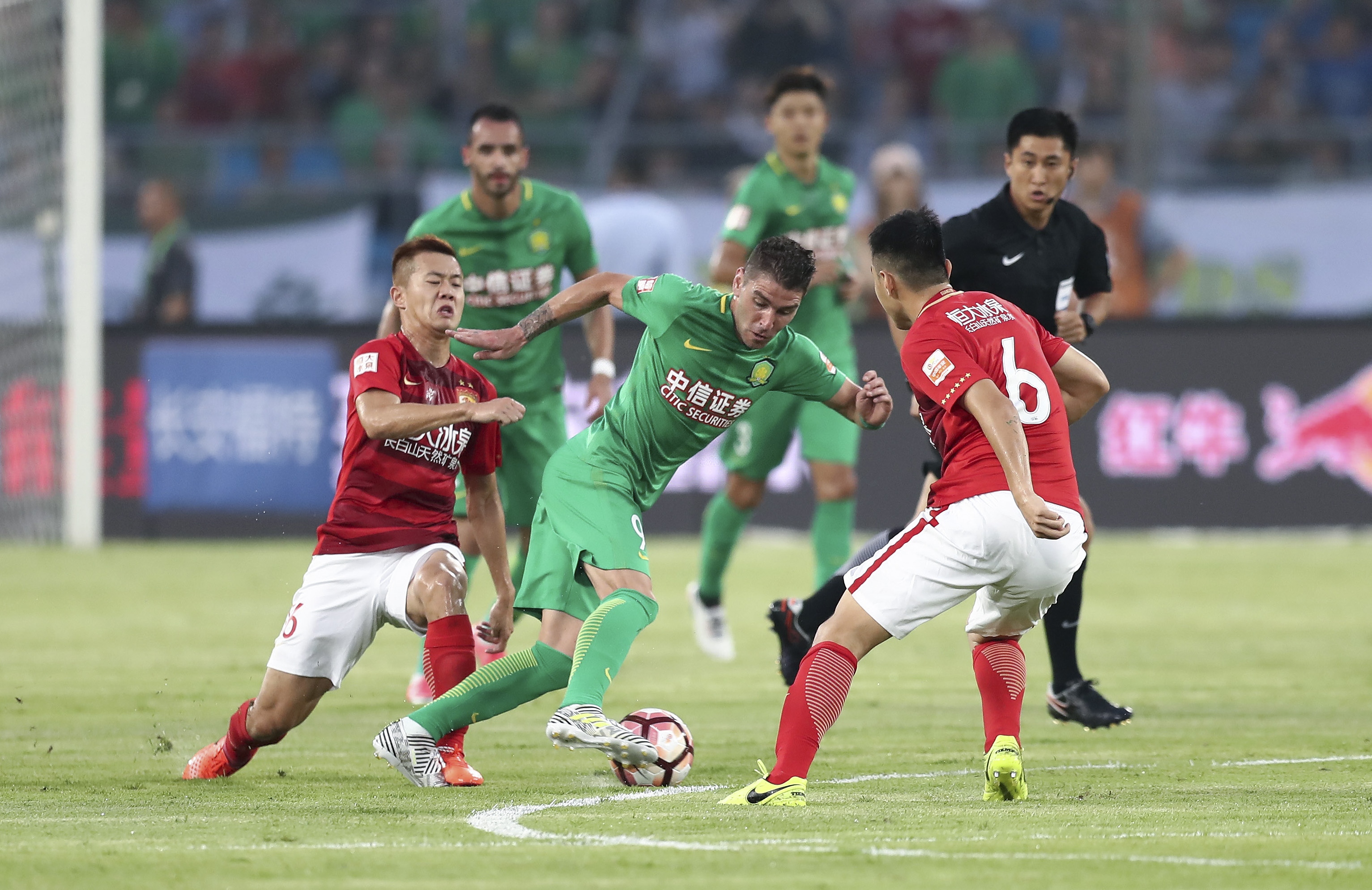 巴媒：内马尔左膝半月板受损，可能会赛季报销